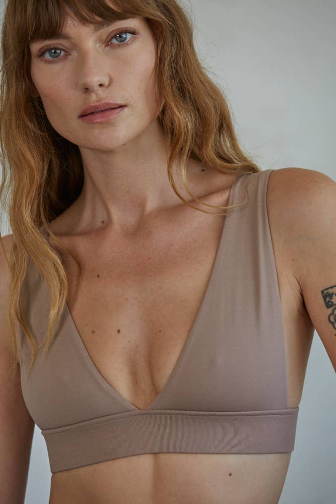 By Tog Triangle Seamless V Neck Brami